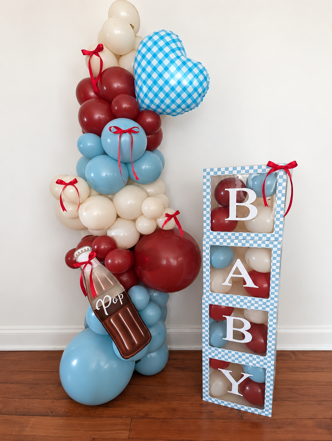 Freestanding balloon garland display